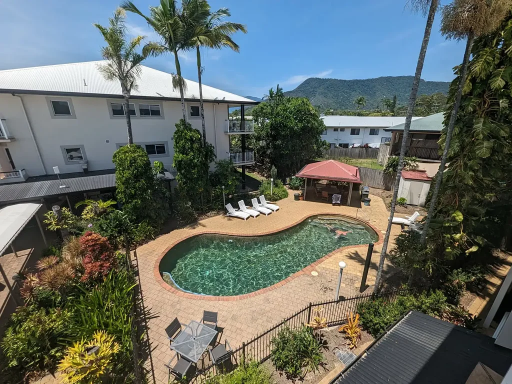 RESORT STYLE LIVING!!