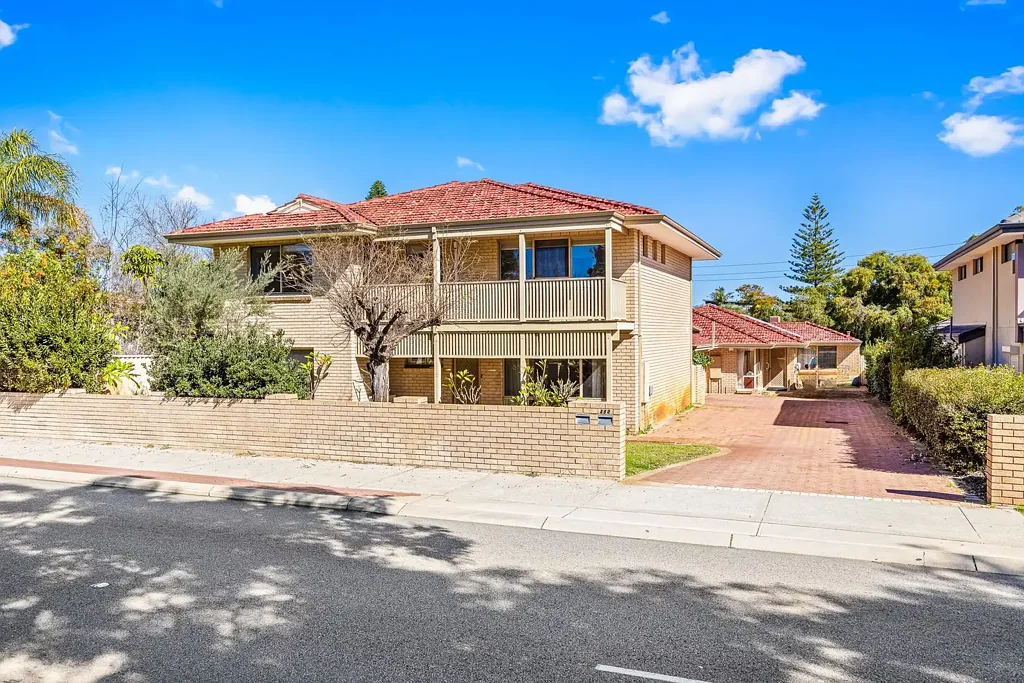 Cloverdale 8ਬੈੱਡਰੂਮ Double the Opportunity