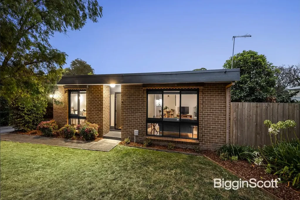Mitcham 2房 现代、明亮、宽敞的别墅。 Modern, Bright and Spacious Villa.