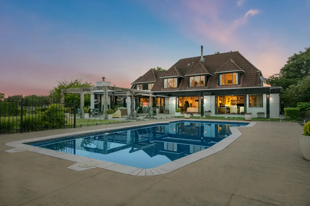 Dairy Flat  Boutique lifestyle, equestrian or family retreat