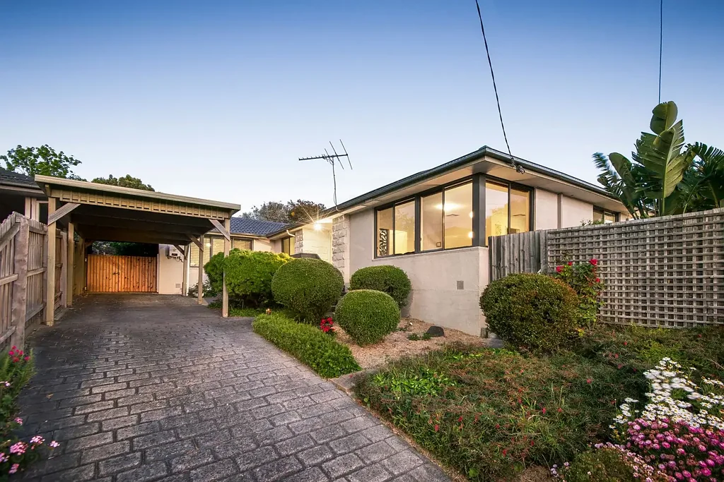 Frankston 4ਬੈੱਡਰੂਮ The Brief: A Private Court Setting with Space, Comfort and Exceptional Outdoor Living