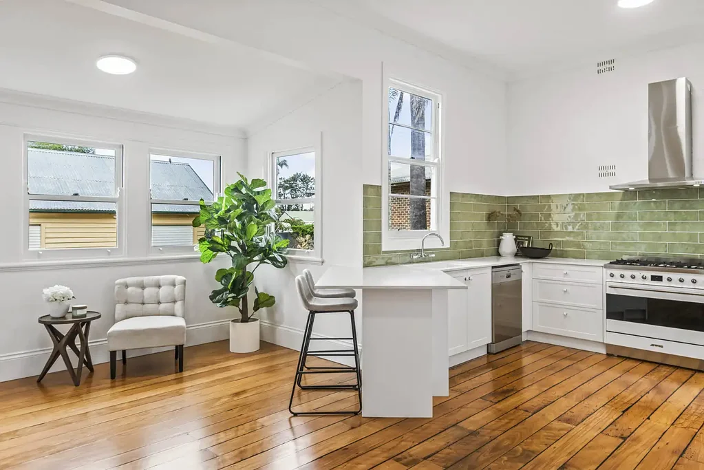 Broadwater 4Zimmer Riverfront home with loads of Character!