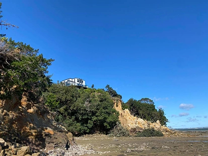 自食其果？北岸业主搞违建遭市议会两度干预，如今或遇大麻烦