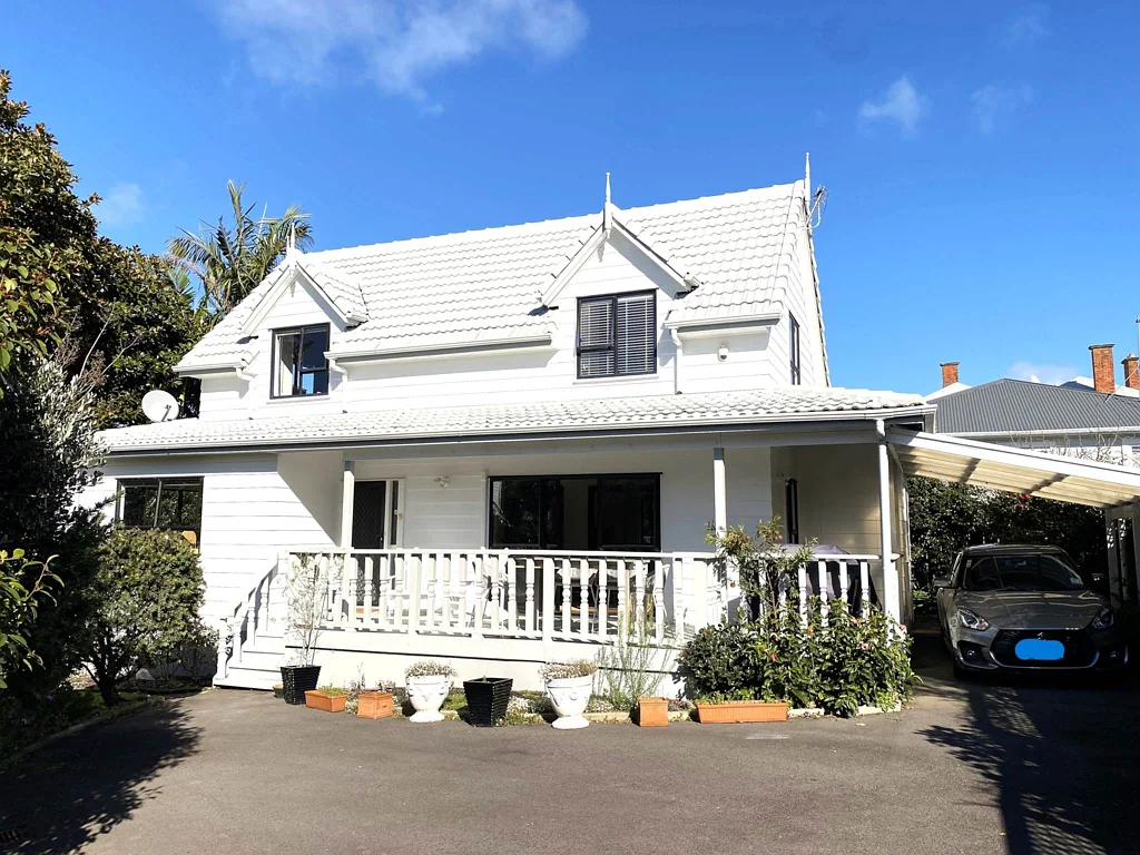 Fantastic Location, Privacy and Schools