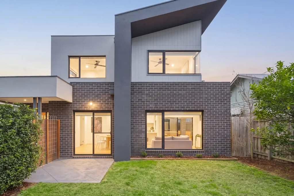Fairfield 3कमरा Contemporary Excellence with Exceptional Outdoor Appeal