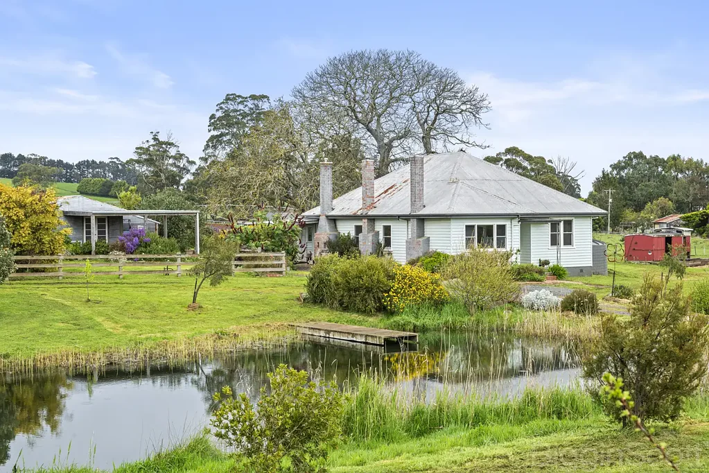 Dean 4Kwarto Picturesque Farmhouse Charm on 5.85 Acres