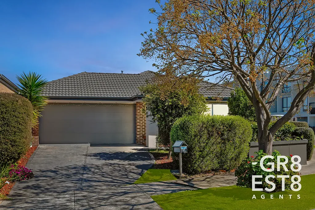 Cranbourne West 4Moenga Modern Family Living with Space, Comfort & Style