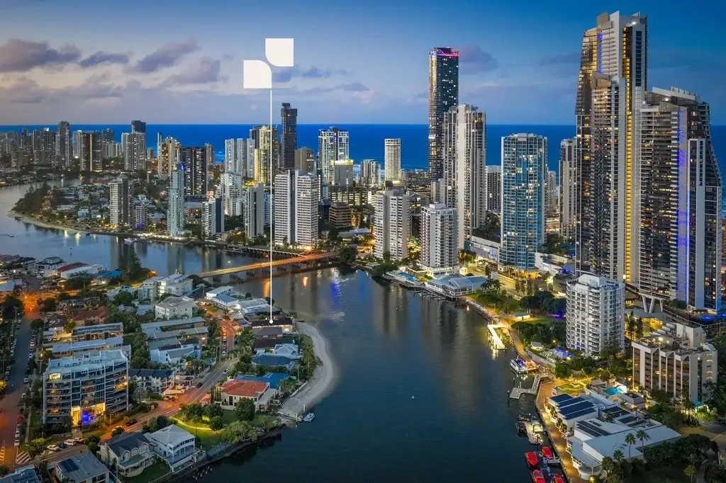 Surfers Paradise 4房  Luxury Waterfront Living with Skyline Views on Chevron Island