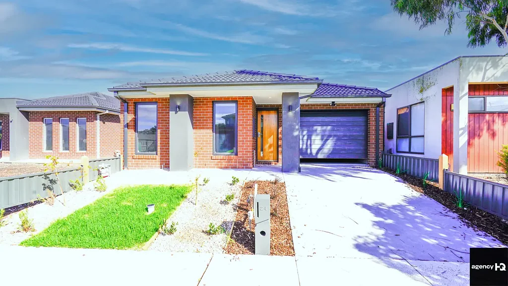 Brand New Stylish and Spacious 4 Bedroom House in Tarneit close to P2 to 9 School