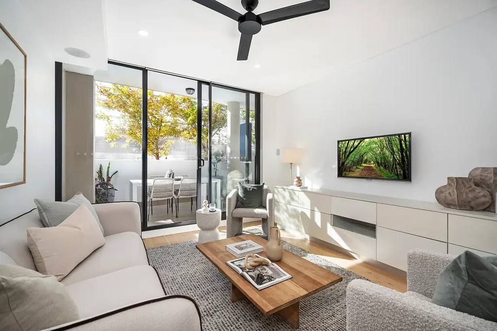 St Leonards 2ห้องนอน Immaculate executive living on prized Crows Nest border