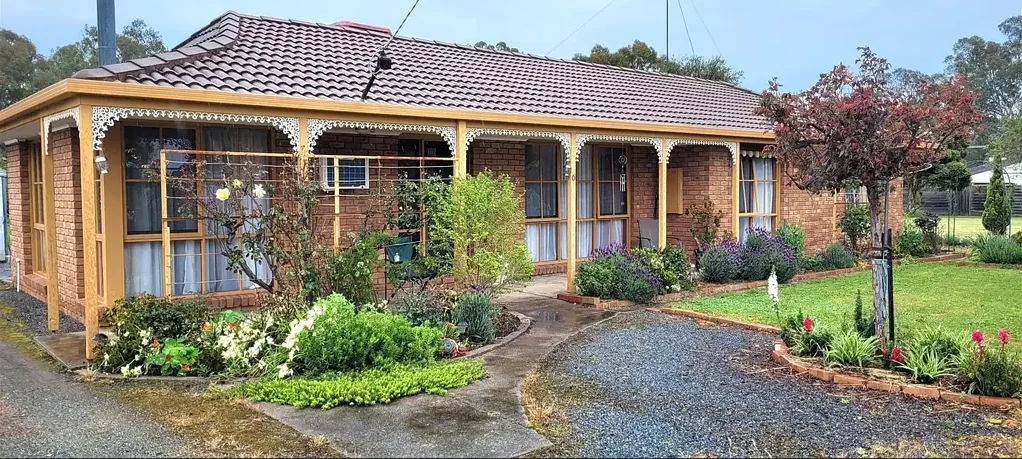 Violet Town 3 Bedroom Comfort, Space & Convenience in a Tranquil Violet Town Setting