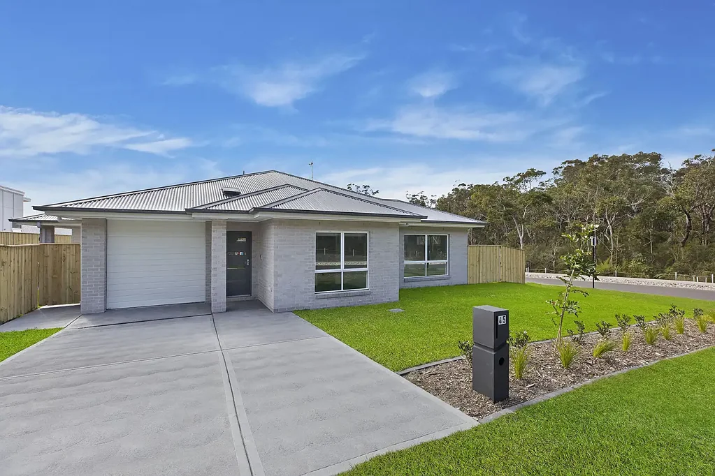 BRAND NEW MODERN FAMILY HOME IN NEW ESTATE