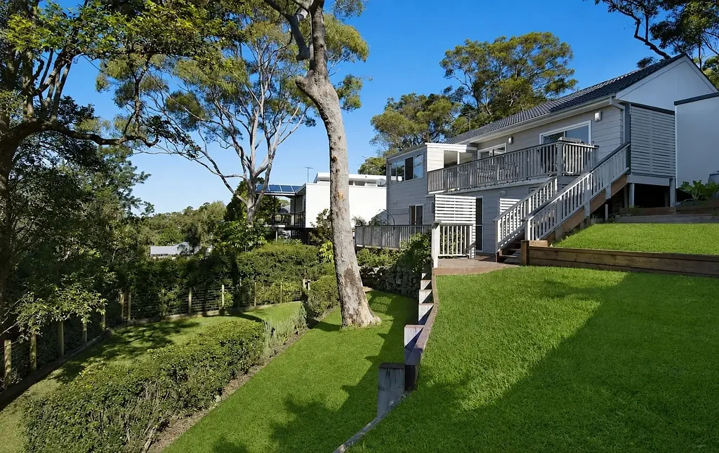 North Narrabeen 5房 坐拥泻湖、海滩和海景的轻松海岸生活 Relaxed Coastal Living with Lagoon, Beach and Ocean Views