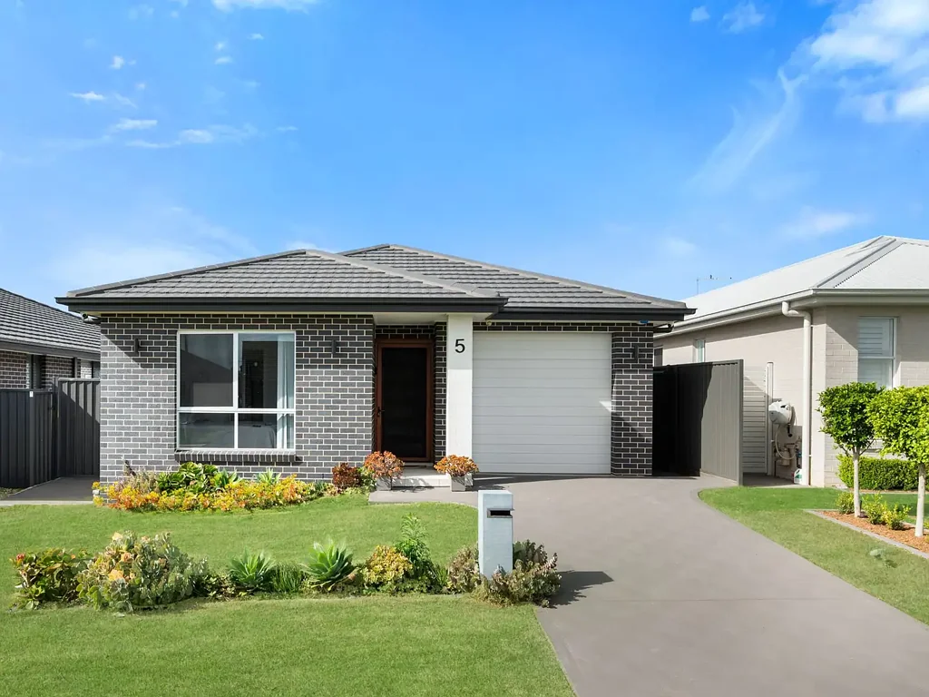 5 Limestone Avenue, Spring Farm, NSW 2570