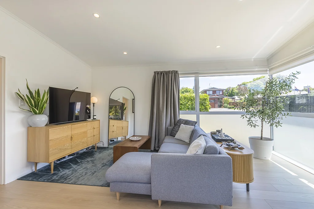 Paraparaumu Beach 2 Bedroom Beyond the Brick - This One Surprises