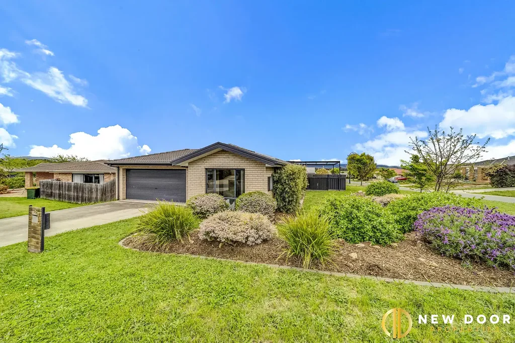 Peaceful Family Living in Macgregor!