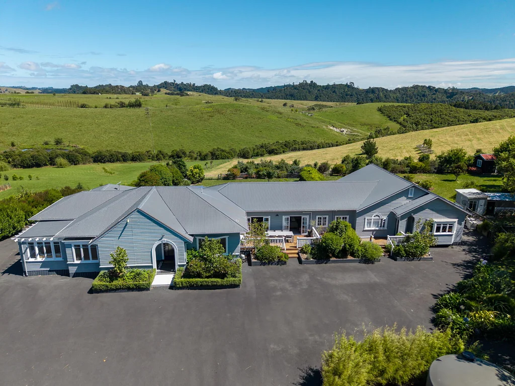 Wainui 6ਬੈੱਡਰੂਮ Where Elegance & Country Meet Generational Living