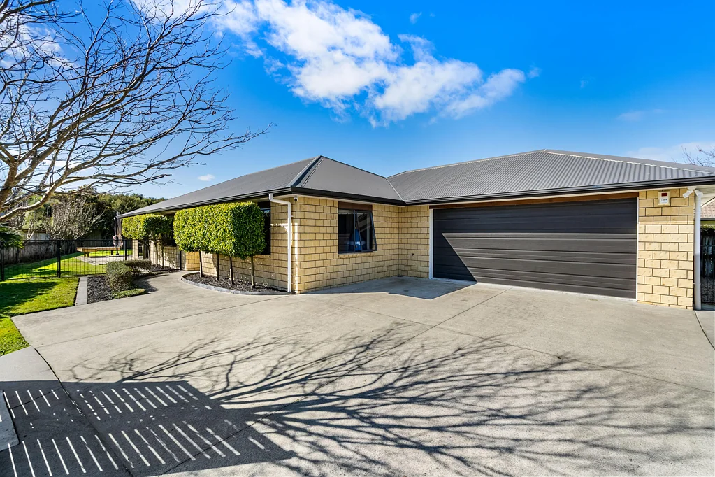 Cambridge 4房  Peace, privacy & reserve-side living