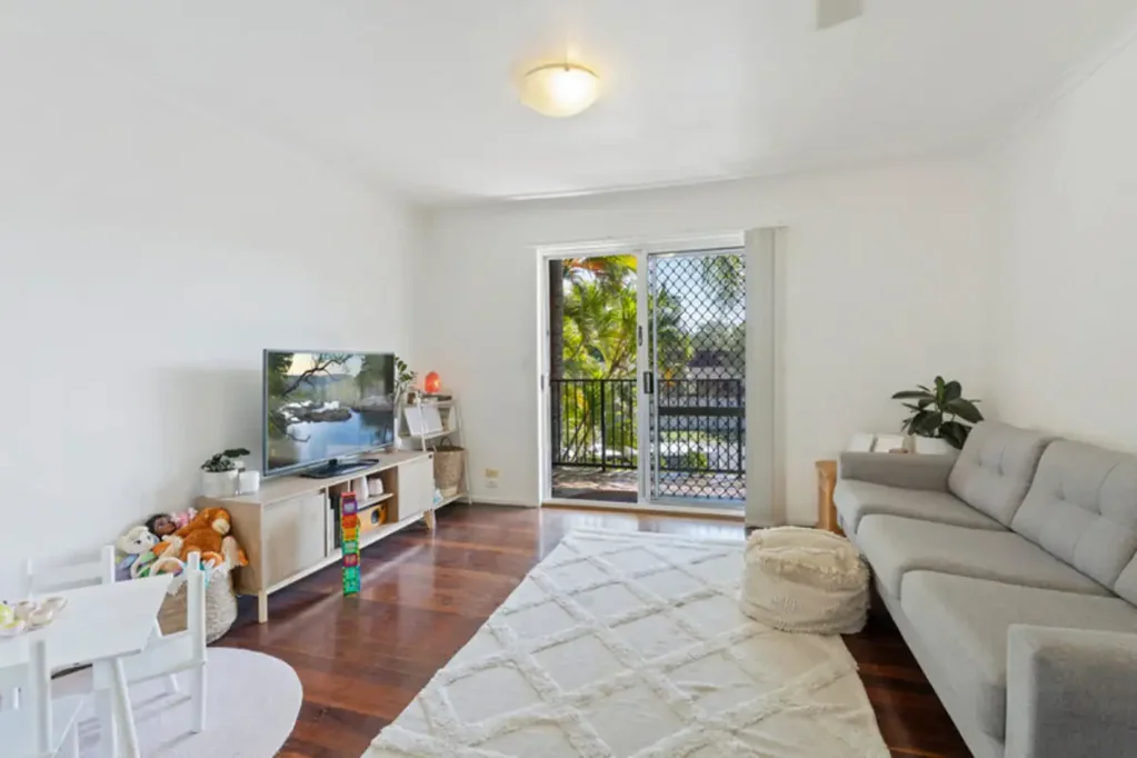 Palm Beach Unit Walking Distance to Beach
