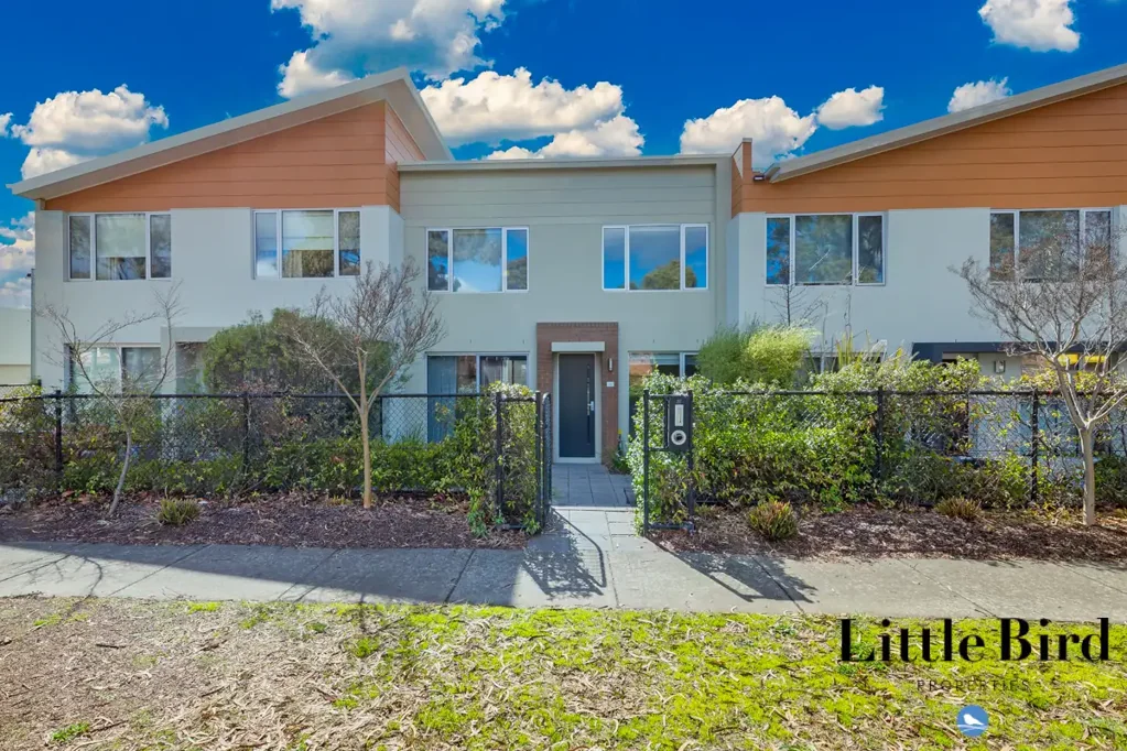 Spacious Street-Facing Townhouse in Bruce