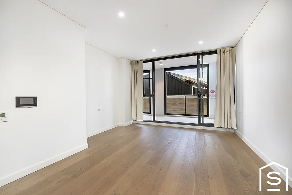 Stunning 2-Bedroom Apartment in the border of Green Square and Prime Zetland Location