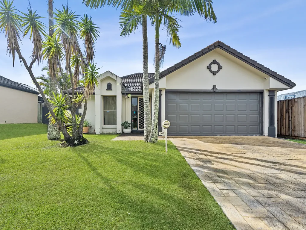 Merrimac 4房  Modern Family Living in a Prime Walk-to-Train Location