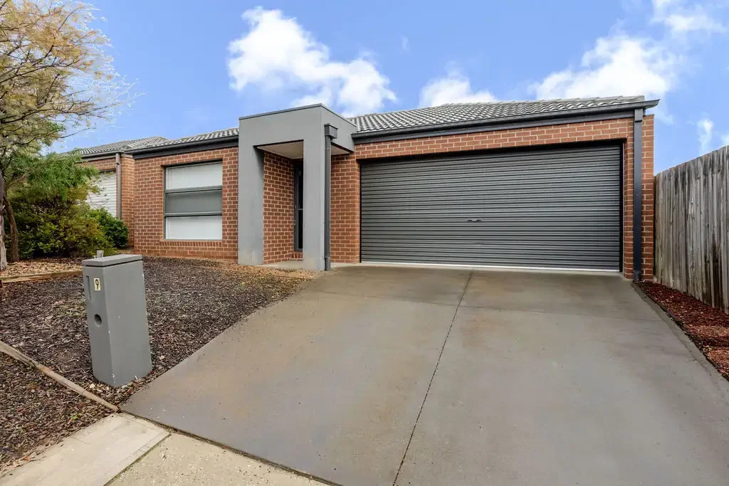 Stunning Four Bedroom Family Home in Highly Desirable 'Riverina Estate' at Brookfield!