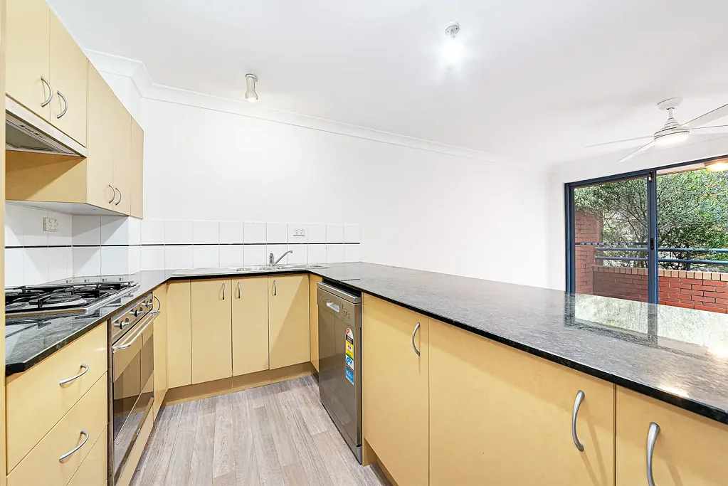 TOP FLOOR TWO BEDROOM TWO BATHROOM!!