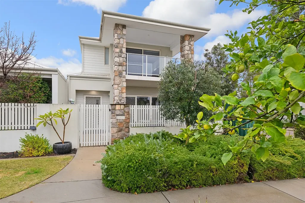 Gnangara 3部屋 House & Land Ownership | Personal Lift | Orchard Outlook | Golf Course Views