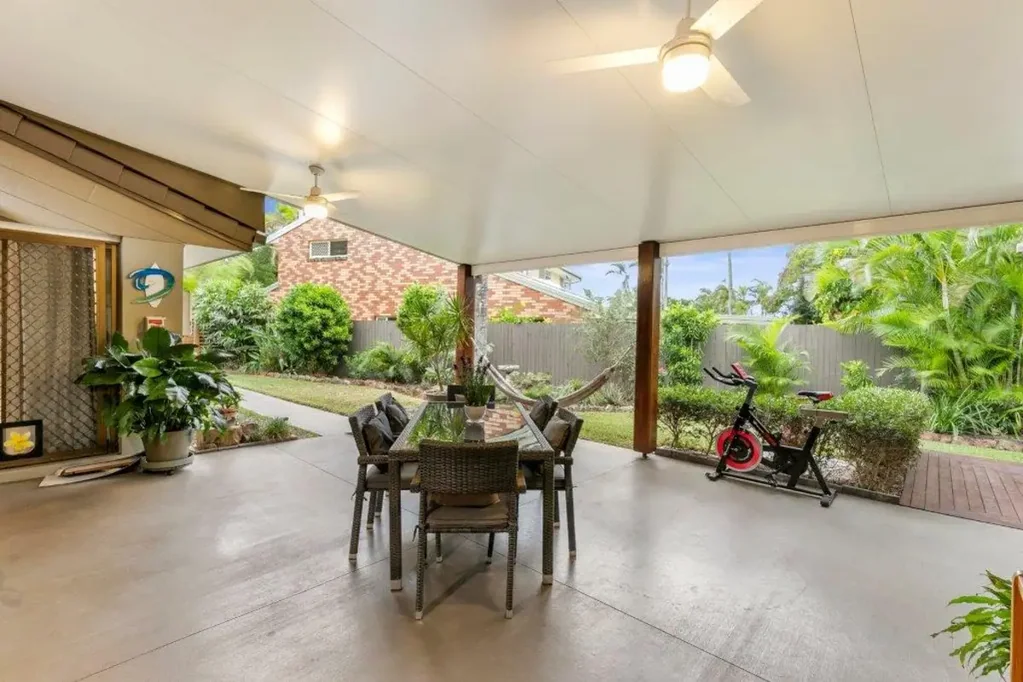 Wellington Point 5ਬੈੱਡਰੂਮ ATTENTION INVESTORS! DUAL LIVING HOME IN GREAT LOCATION!