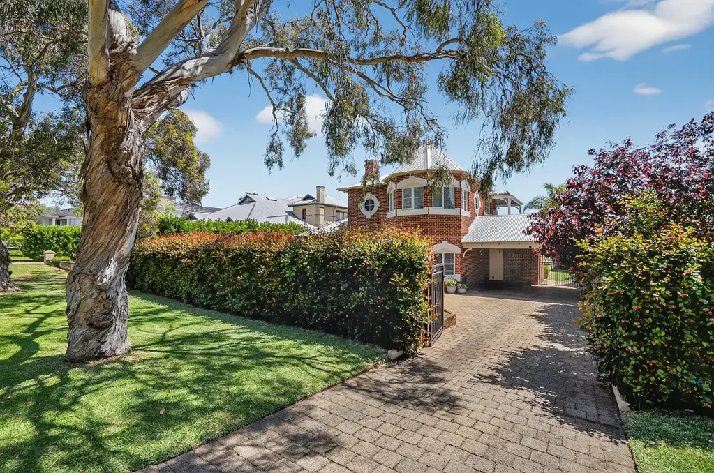 5 Rene Road, Dalkeith, WA 6009