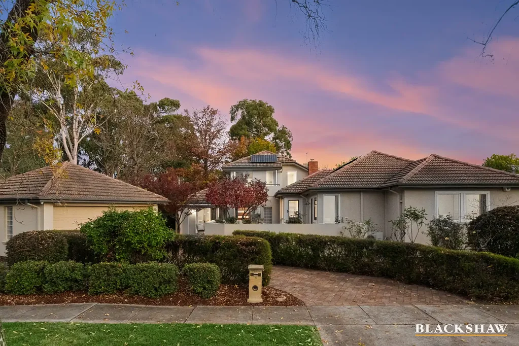 Yarralumla 5ห้องนอน Yarralumla living, beautifully reimagined.