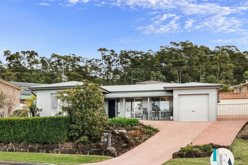 Albion Park 3房  Highset on Hillside - perfect family home