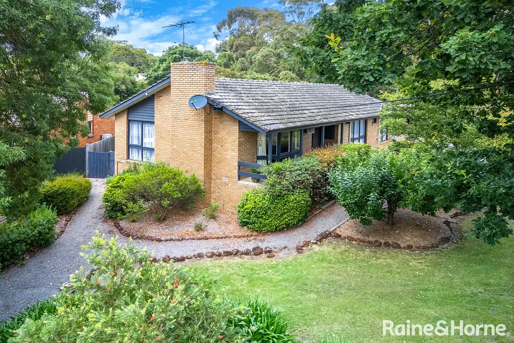 73 Howey Street, Gisborne, VIC 3437