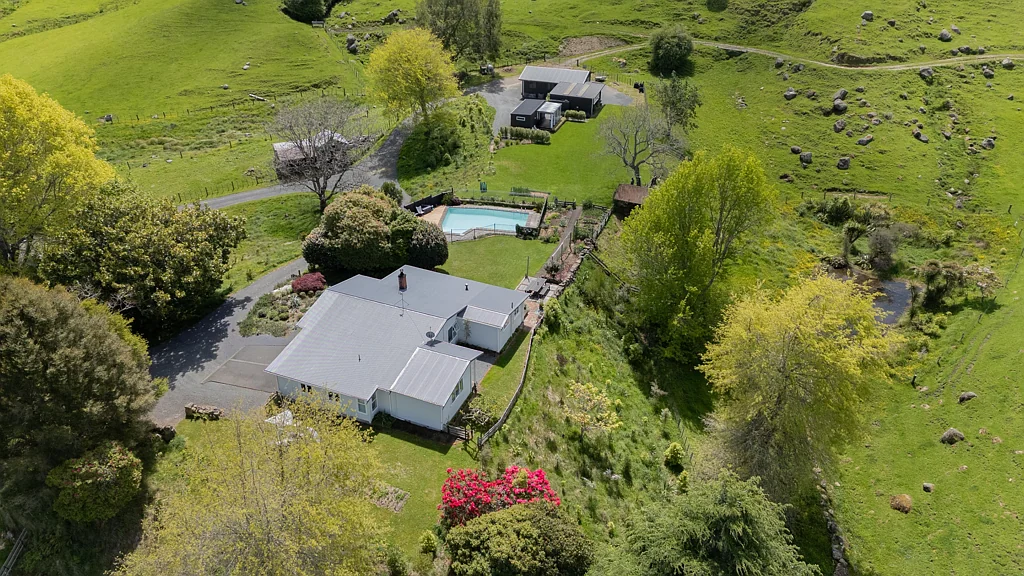 Piopio  Country Charm - Modern Comfort