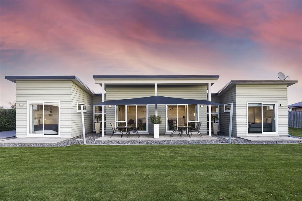 Amberley 4房  Home, Income And Then Some! $760,000 +GST (if any)