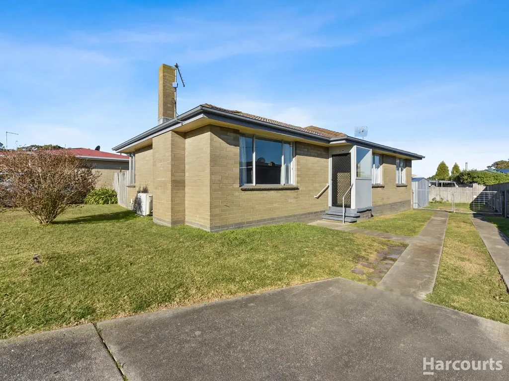 Family Home Near School and Parks.