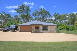 449 Jim Whyte Way, Burua
