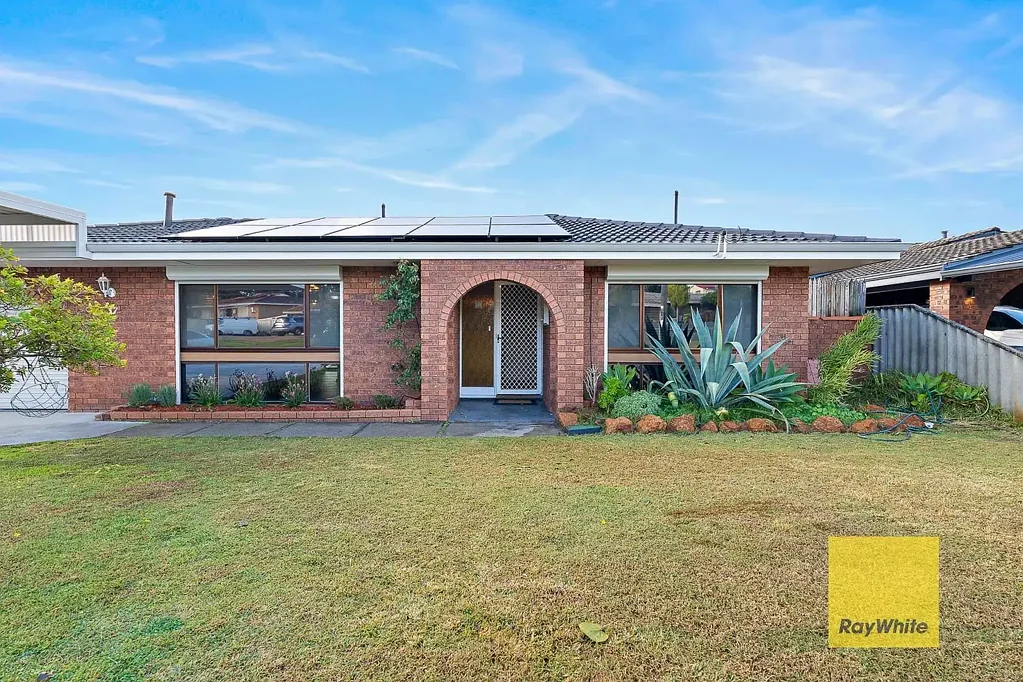 Thornlie 5Kwarto Dual Living Potential with a Studio Style Retreat