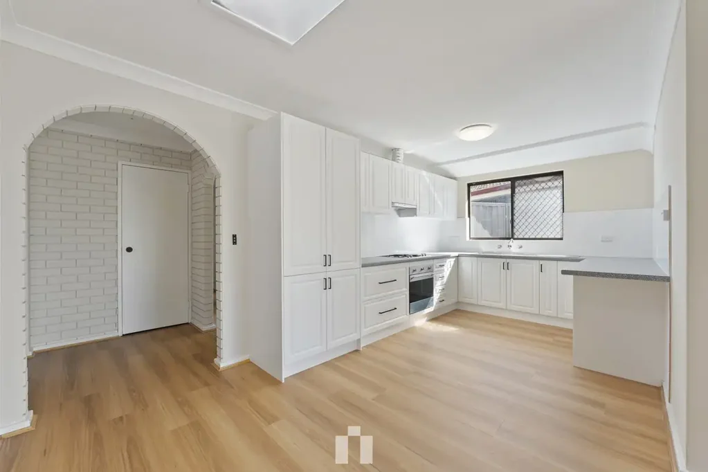 12 Dealy Close, Cannington, WA 6107