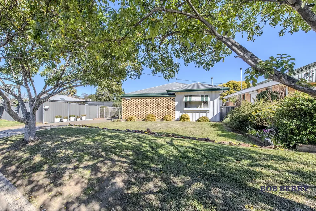 Dubbo 3房  Neat and Tidy Home - First Time Offered