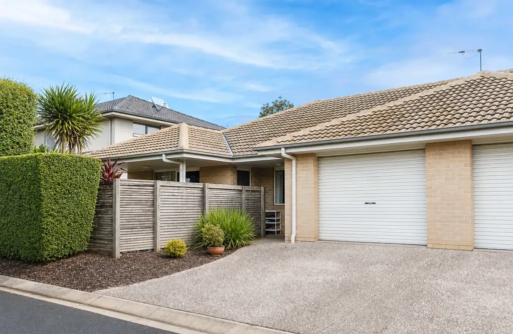 Griffin 3房  Rare Lowset Villa with  Front & Rear Yards