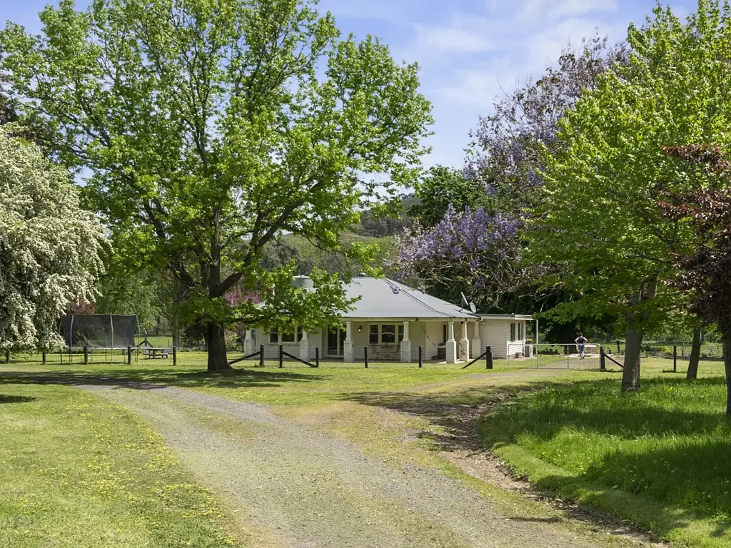 Ancona 5બેડરૂમ Gorgeous farmhouse on Brankeet Creek