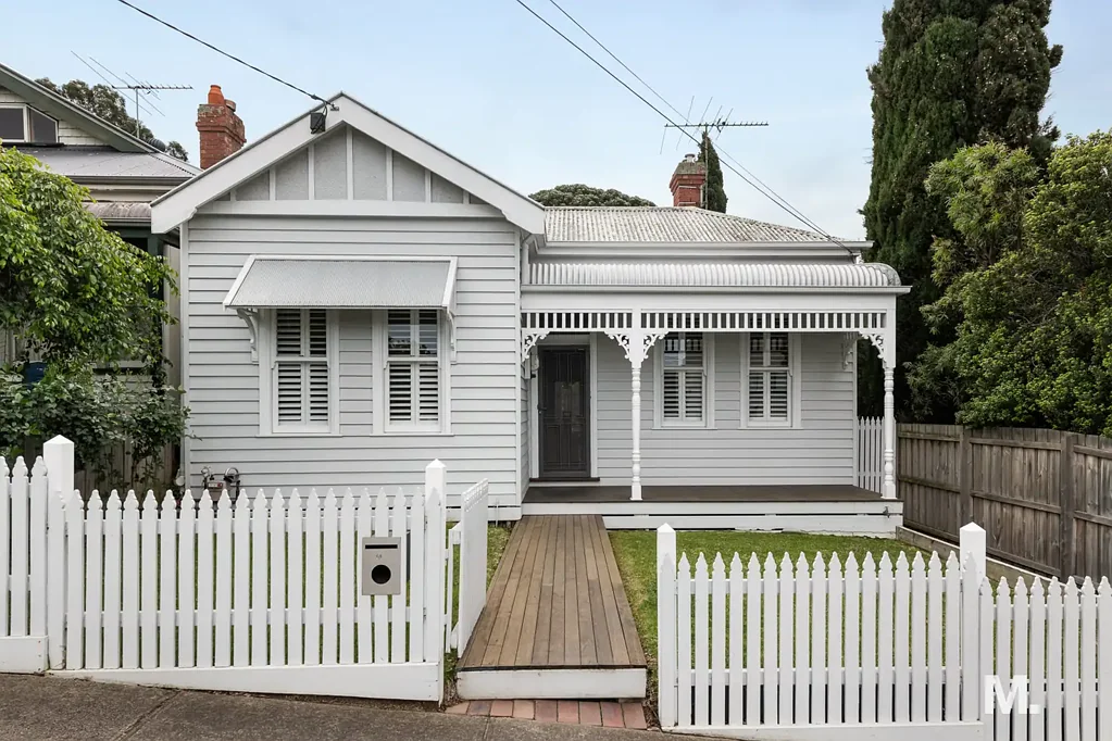 Maribyrnong 3房 坐拥一切中心的河畔生活。 RIVERSIDE LIVING IN THE MIDDLE OF EVERYTHING.