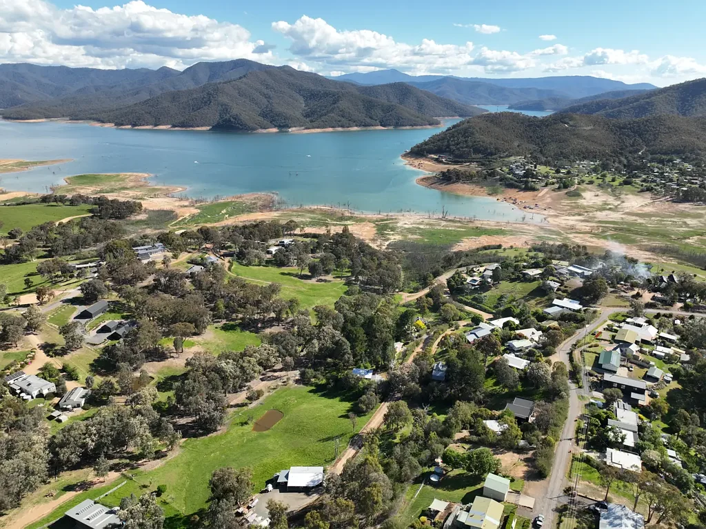 Goughs Bay Elevated Outlook and Lake Views - Ready to Enjoy Goughs Bay Living