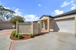 2/11 Fidler Court, Bruce