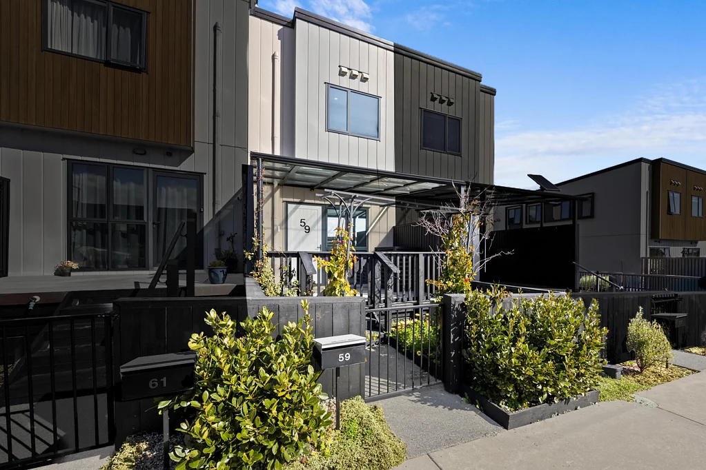 Tōtara Park 3房  Totara Park's Best-Upgraded Townhouse Is Here