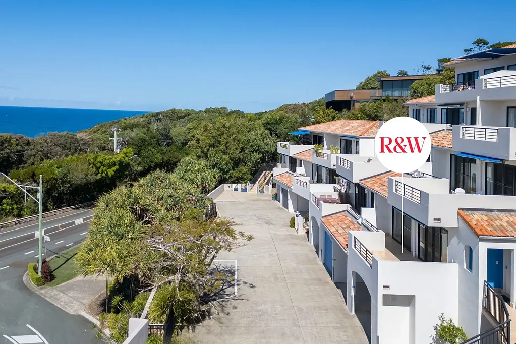 Coolum Beach 1房  Elevated Coastal Escape - Stylish 1-Bedroom with Ocean Views