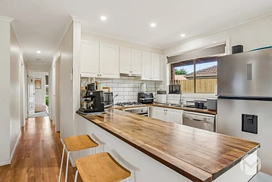 Kusina - 11 Citrinus Court, Romsey, VIC 3434