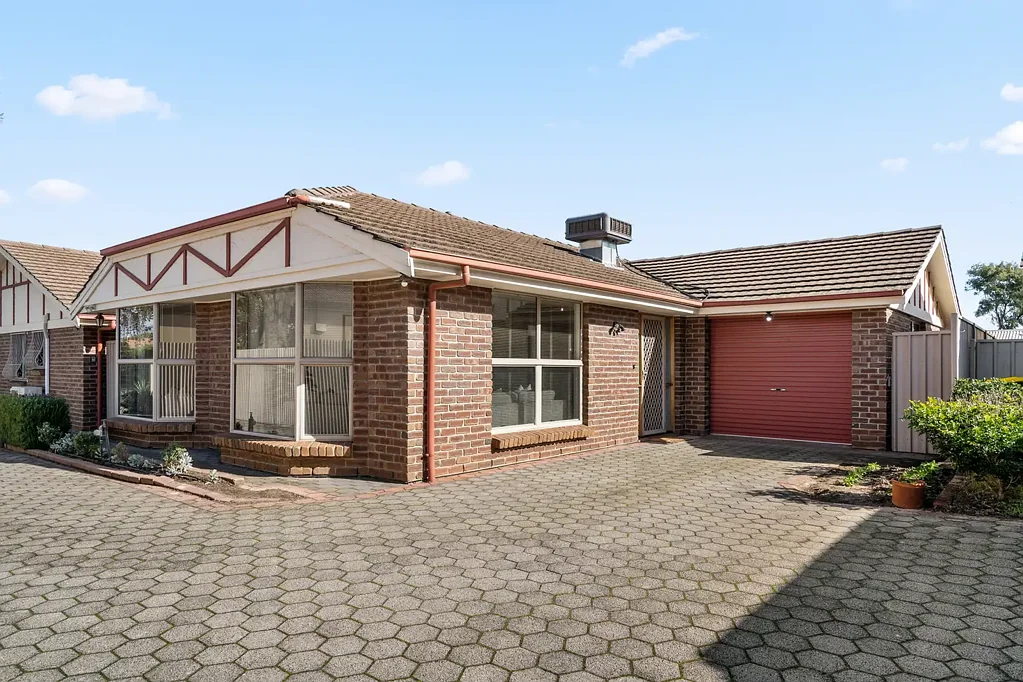 Enfield 2غرفة نوم Style, Space & Sunshine in a Peacefully Positioned Enfield Retreat